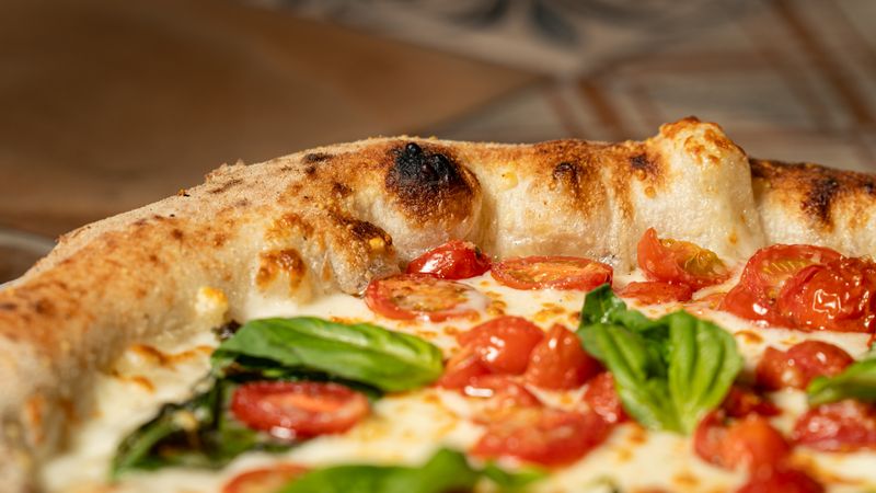 luce pizza ingredients — fresh tomatoes, mozzarella and basil